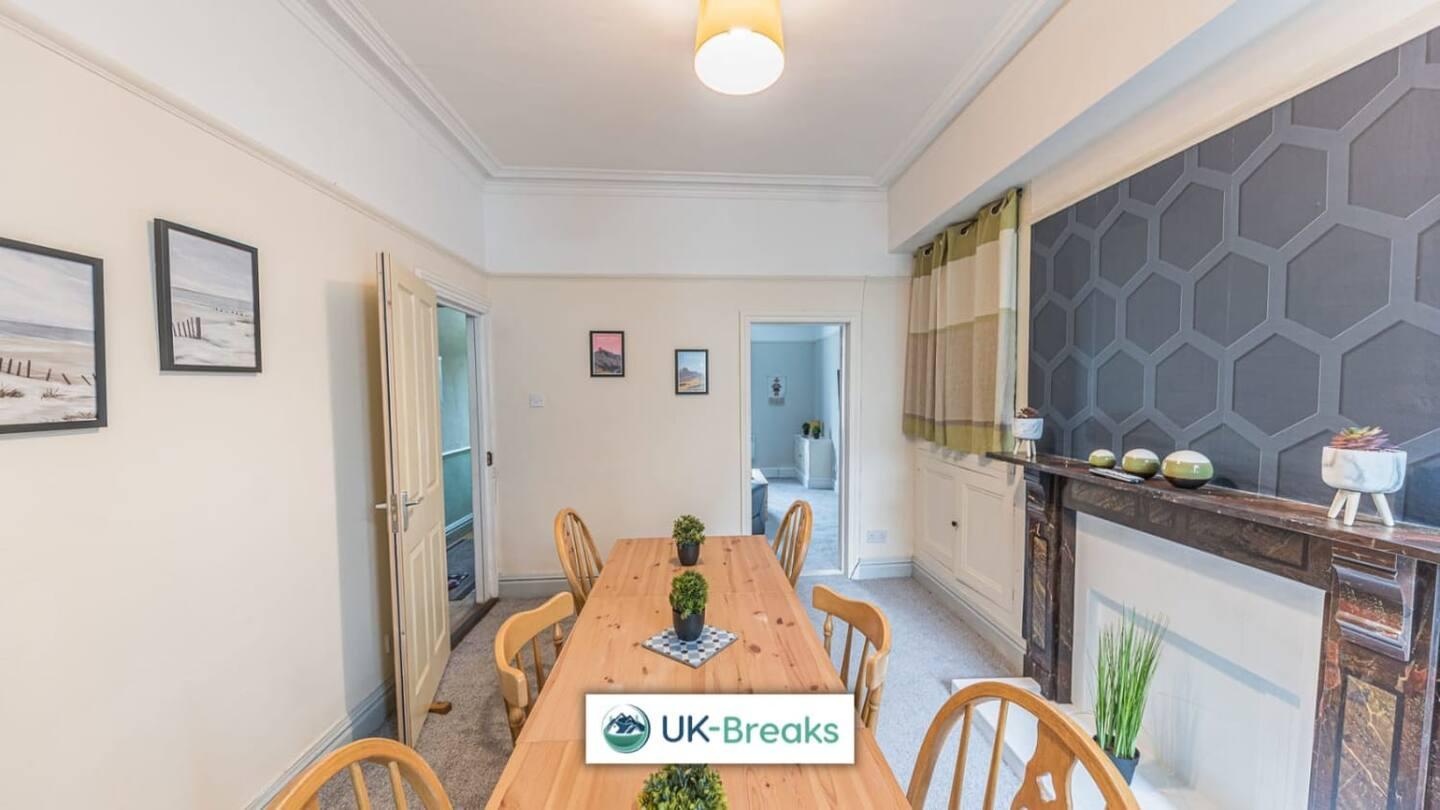 Large, Centrally Located, 5 Bedroom House เวิร์คคิงตัน ภายนอก รูปภาพ